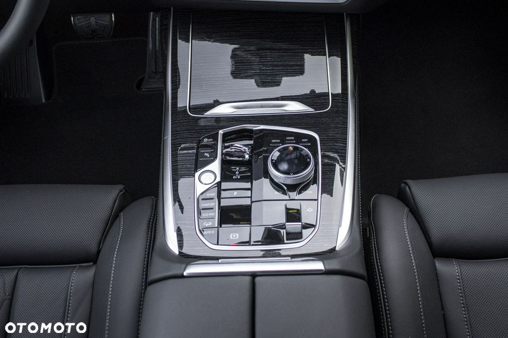 BMW X7 - 29