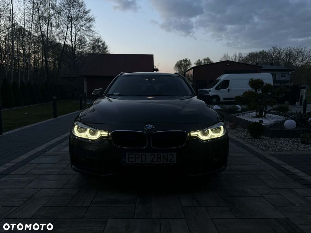 BMW Seria 3 318d - 13