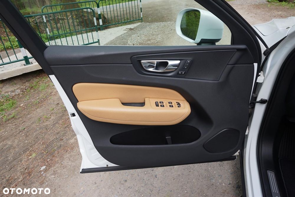 Volvo XC 60 T5 AWD Geartronic Momentum Pro - 12