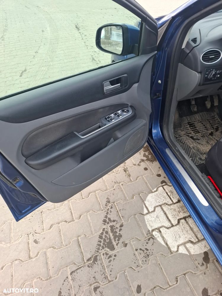 Ford Focus 1.6 TDCi Ghia - 6
