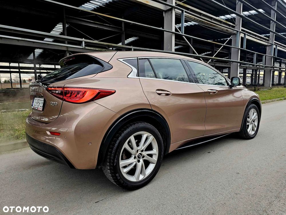 Infiniti Q30 1.6t Premium - 4