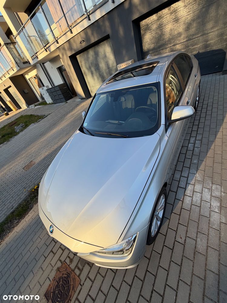 BMW Seria 3 320i - 10