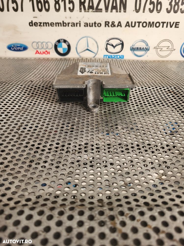 Calculator Modul ECU Airbag Opel Zafira B Astra H Cod 327963935 Dezmembrez Opel Zafira B 1.7 Cdti Euro 5 Motor A17DTR Cutie M32 - 3