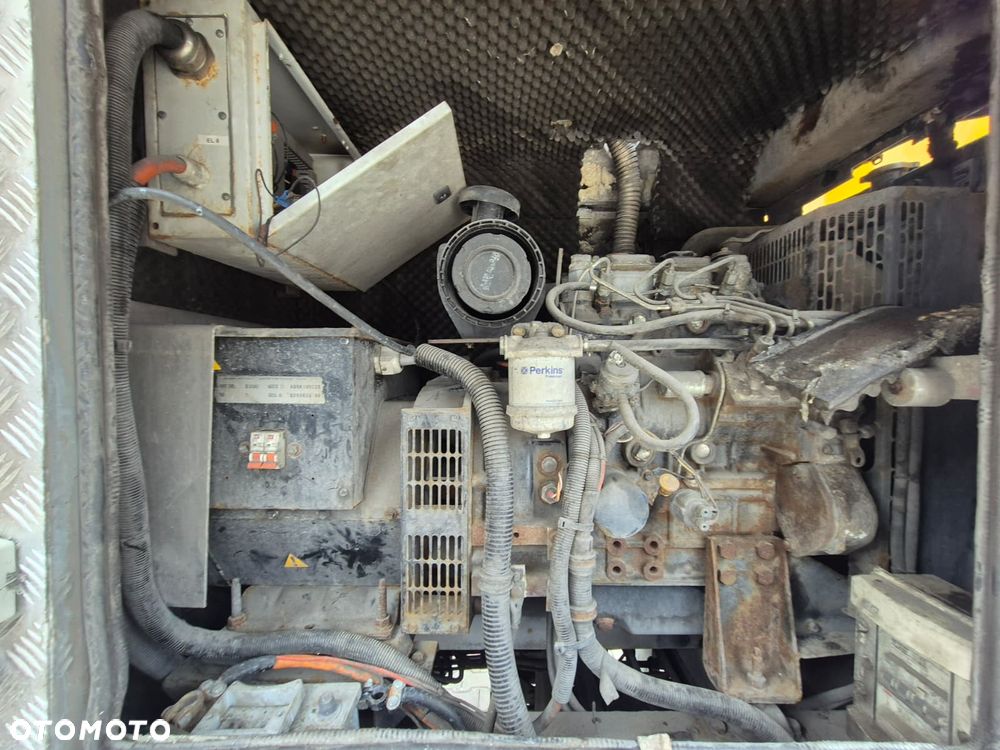 Mercedes-Benz Econic 2629 6X2 / SYSTEM CZYSZCZENIA DRÓG LUB TUNELI / ARMATKA NA WODĘ  / 300 LITRÓW NA MINUTE / CZYSZCZENIE TUNELI I BANERÓW / CZYSZCZENIE DRÓG / UTRZYMYWANIE CZYSTOSCI / EURO 5 / SERWISOWANY / 10500L + 500L / PODGRZEWANIE WODY / GENERATOR PRĄDU - 20