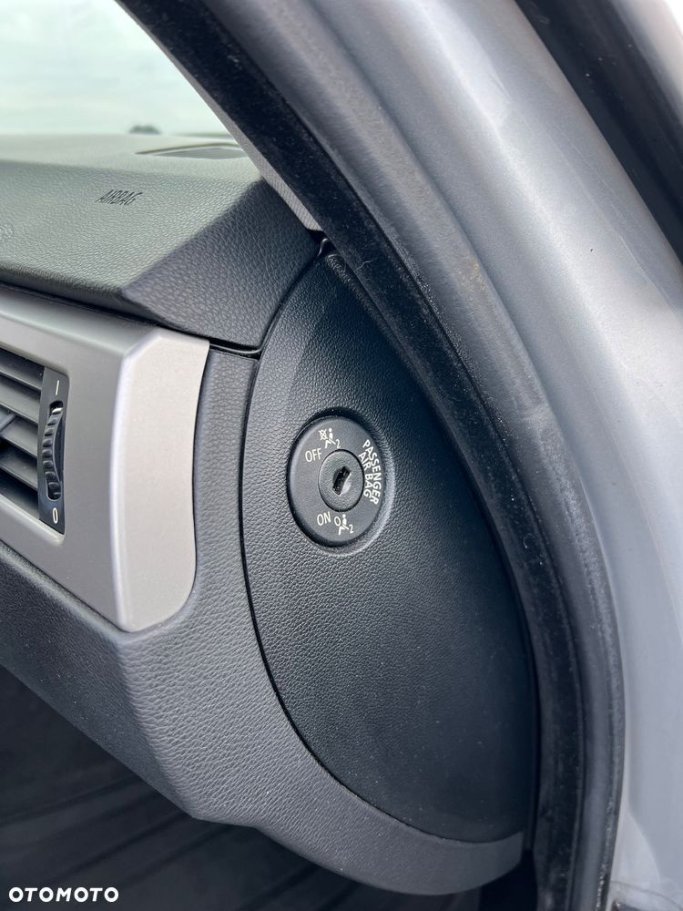 BMW Seria 3 320i - 27