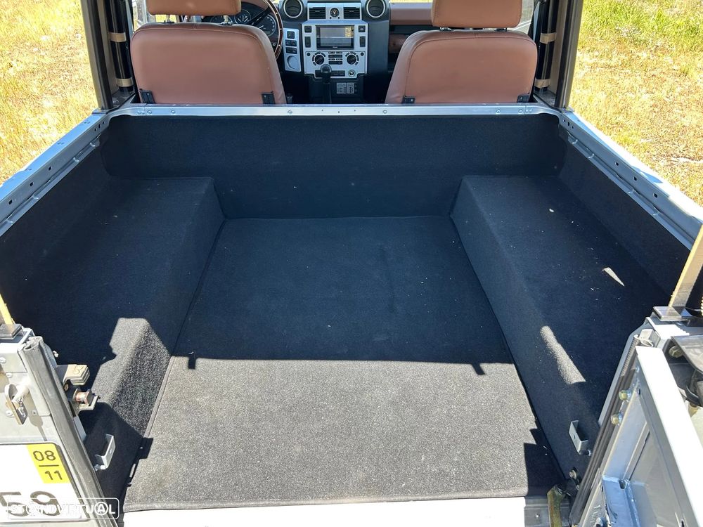 Land Rover Defender 90 2.4 CRD S - 26