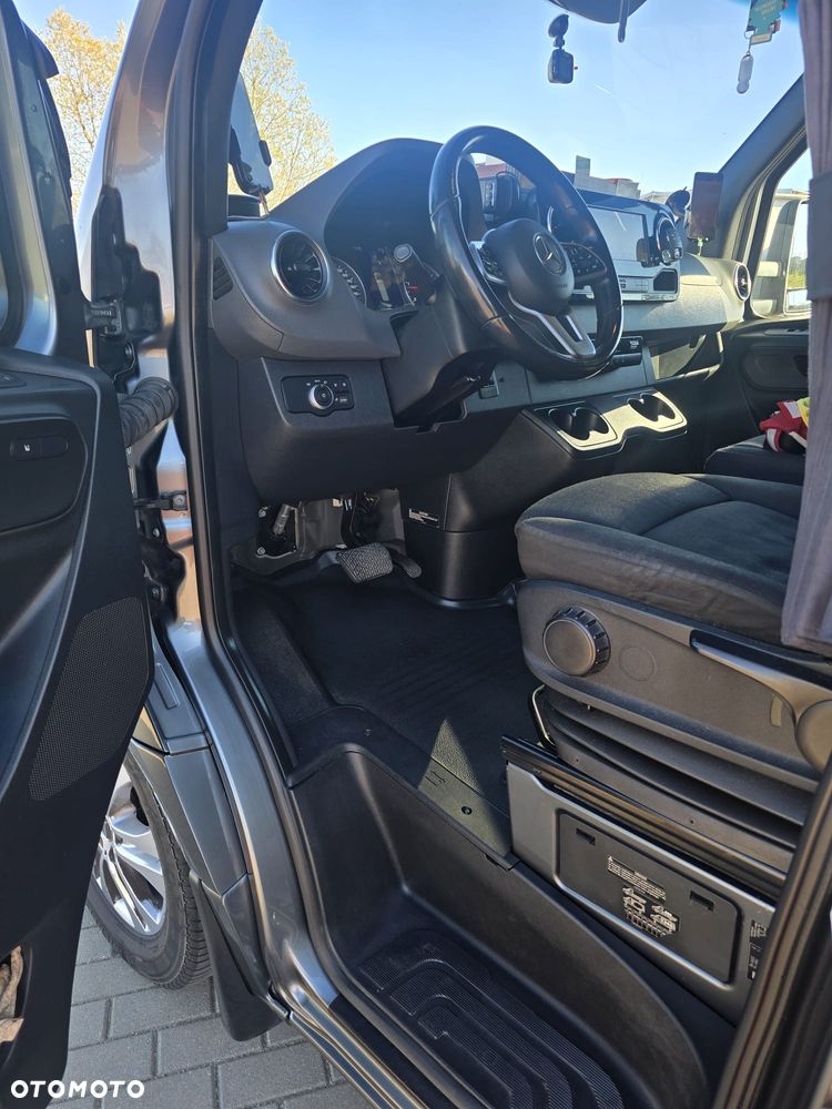 Mercedes-Benz Sprinter 907 - 9
