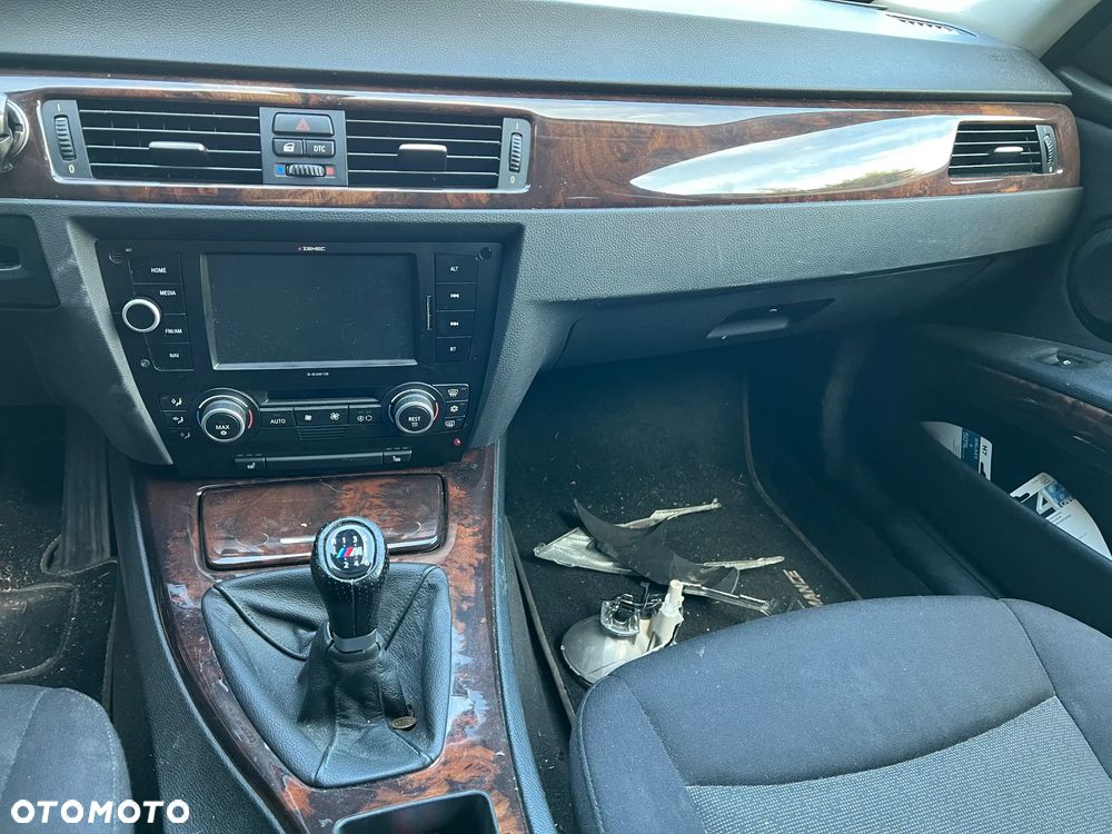 BMW Seria 3 318i - 6