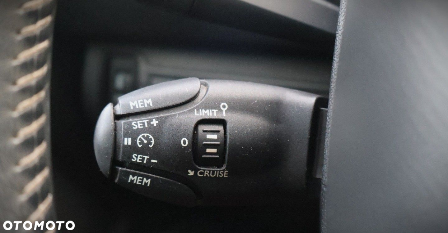 Peugeot 308 - 25