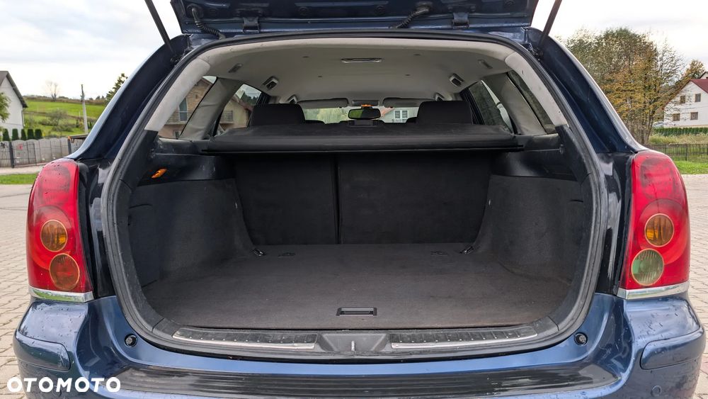 Toyota Avensis 1.8 VVT-i Sol - 16