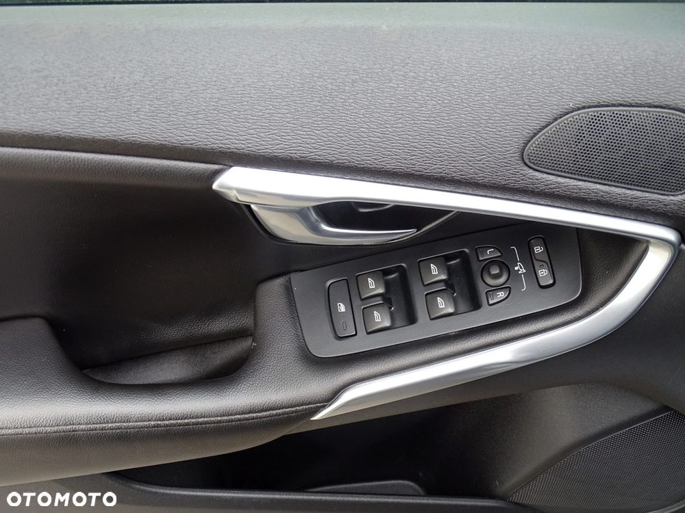 Volvo V40 D3 Momentum - 9