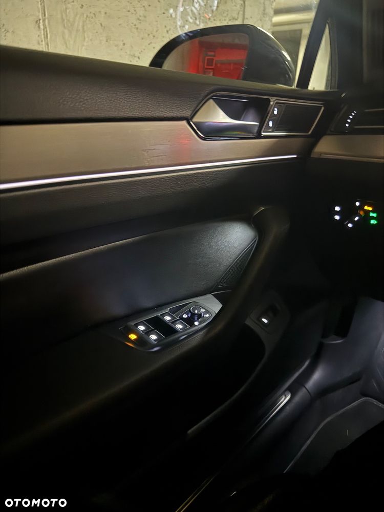 Volkswagen Passat - 36