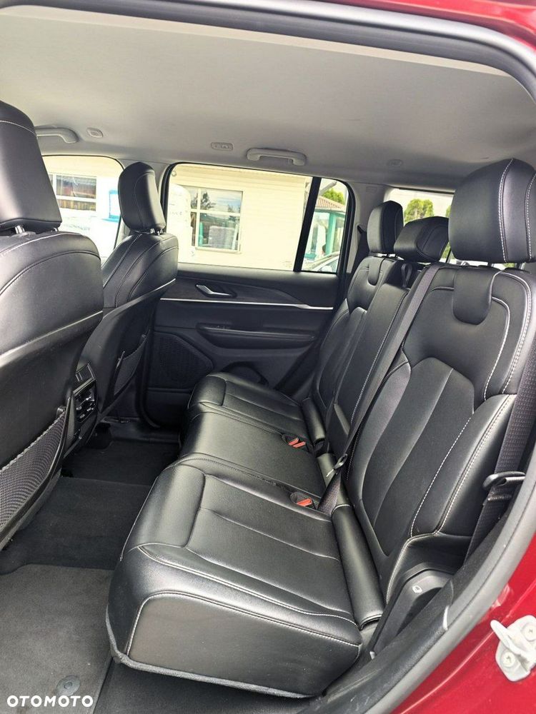 Jeep Grand Cherokee - 31