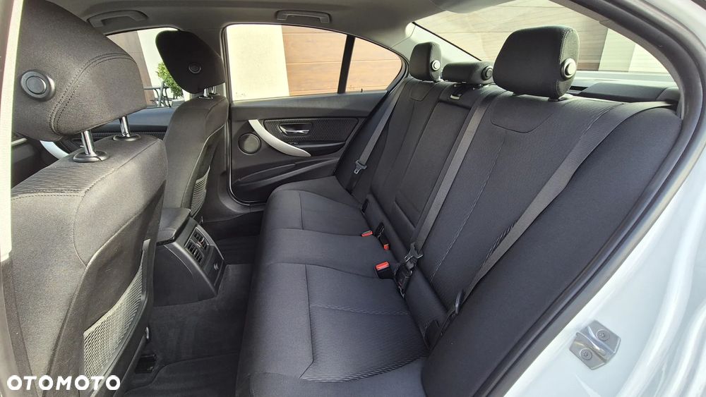 BMW Seria 3 318i Luxury Line - 10