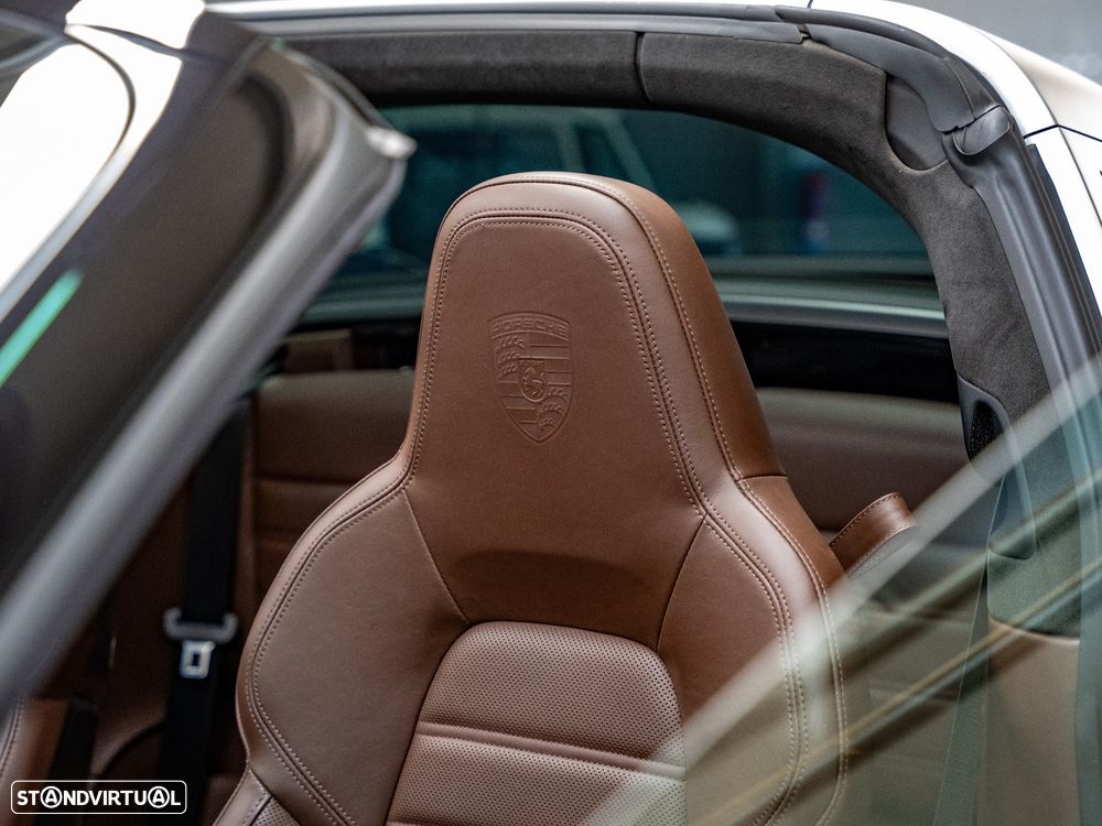 Porsche 911 (992) - 17