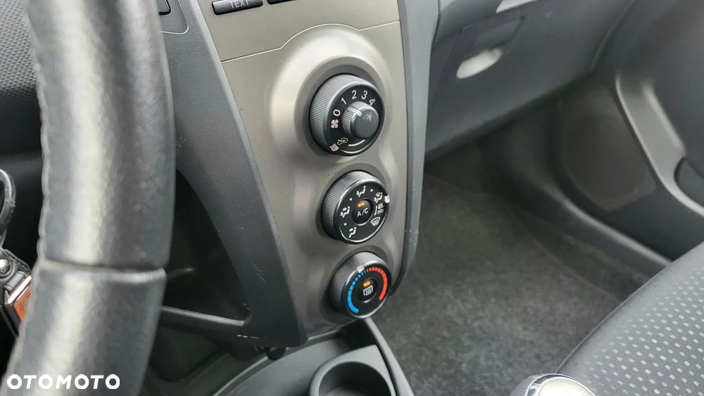 Toyota Yaris - 22