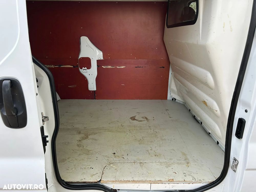 Renault Trafic Combi 2.0 L2H1 4 - 23