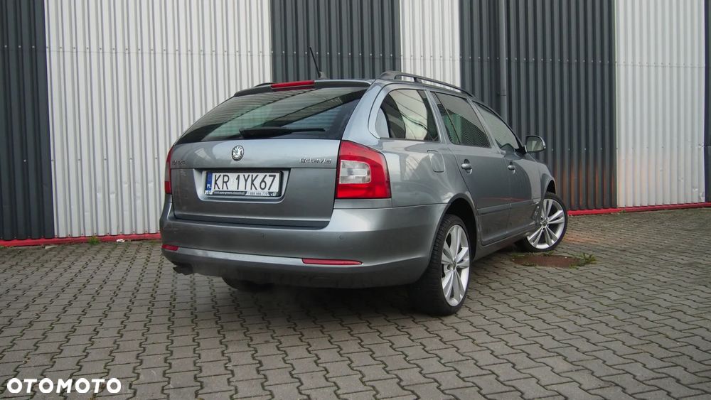 Skoda Octavia Combi 2.0 TDI DPF 4x4 DSG Elegance - 4