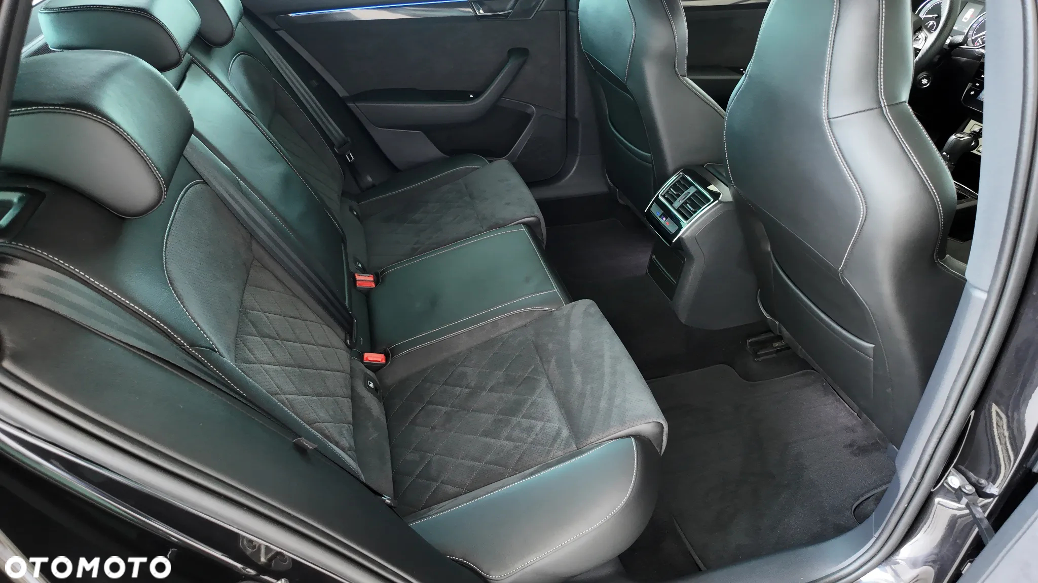 Skoda Superb Combi 2.0 TSI 4x4 DSG SportLine - 20