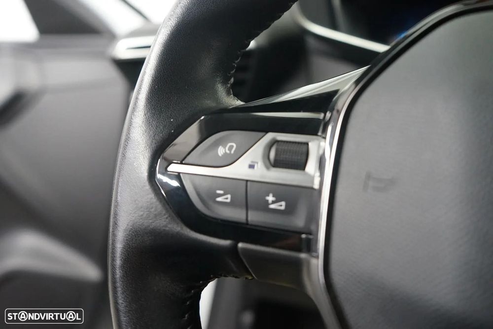 Peugeot 208 - 18