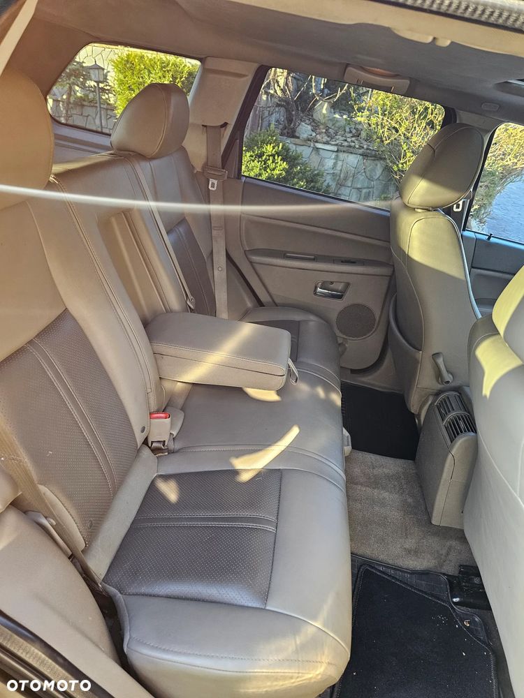 Jeep Grand Cherokee - 12