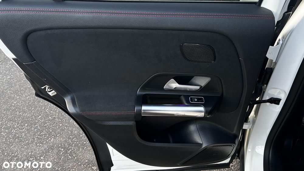 Mercedes-Benz GLA - 25