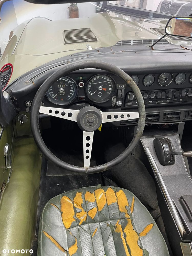 Jaguar E-Type - 18