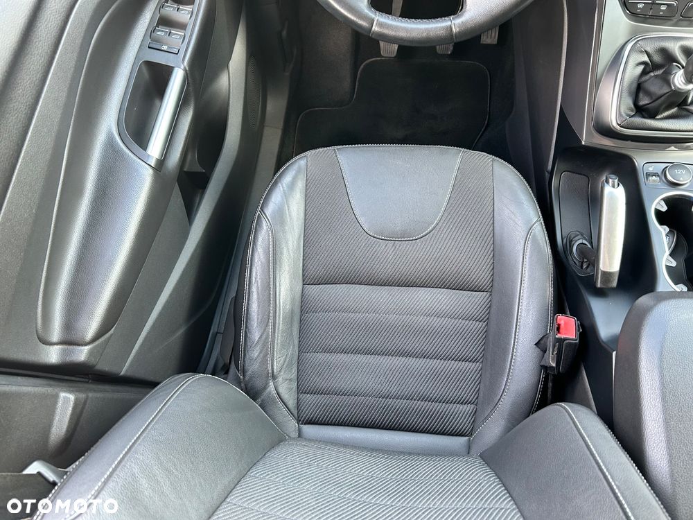 Ford Kuga 2.0 TDCi 2x4 Titanium - 13