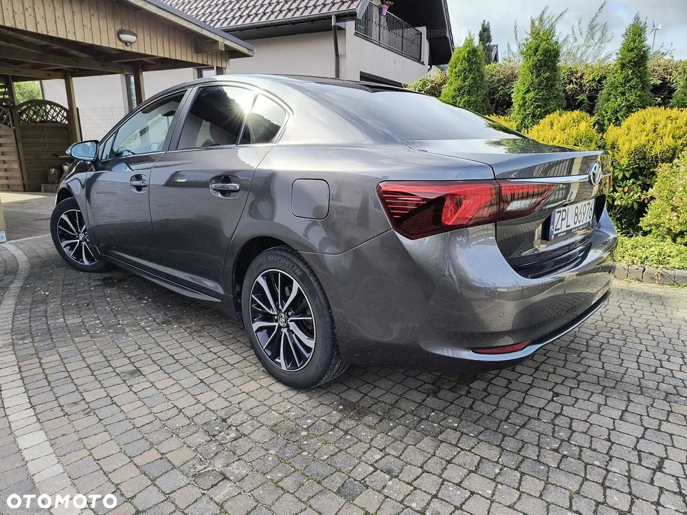 Toyota Avensis 1.8 Premium - 4