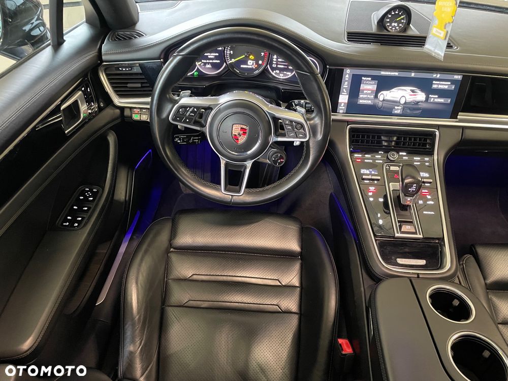 Porsche Panamera - 25