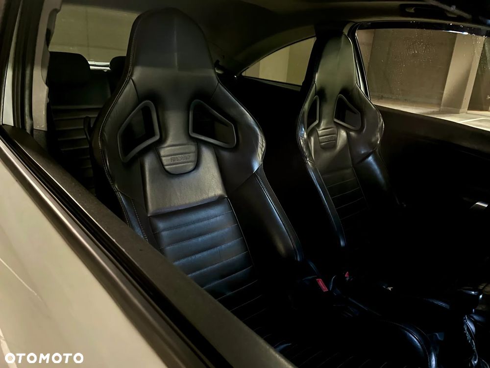 Opel Corsa 1.6T OPC - 12