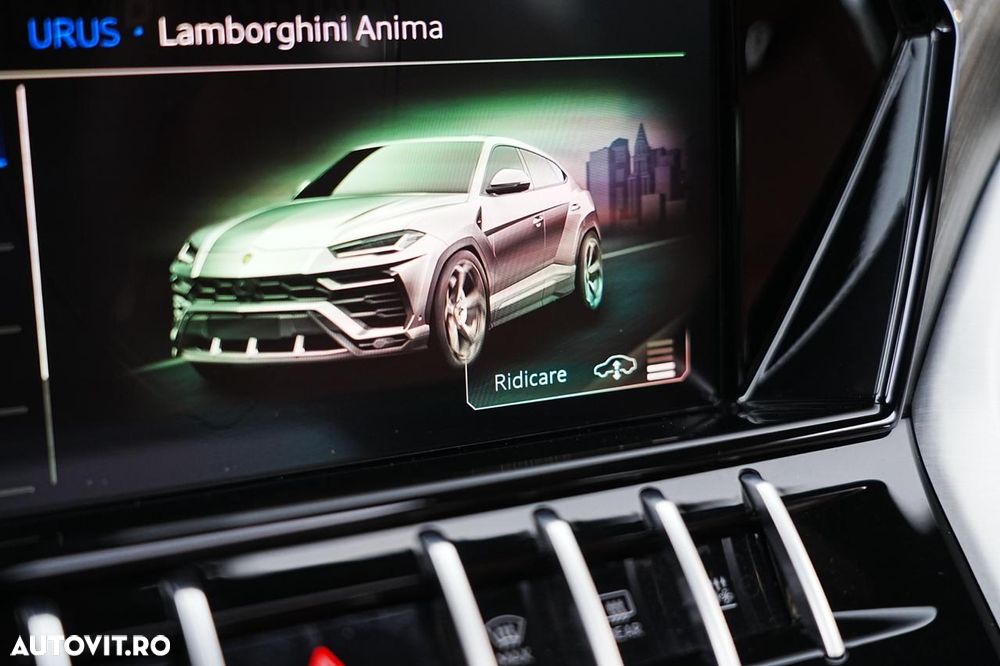 Lamborghini URUS - 35