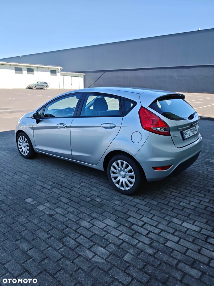 Ford Fiesta 1.6 TDCi DPF Ghia - 5