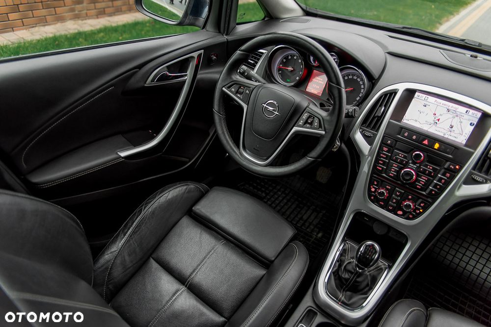 Opel Astra 1.6 T Cosmo - 19