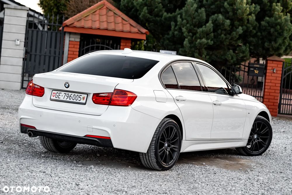 BMW Seria 3 320d xDrive M Sport - 10