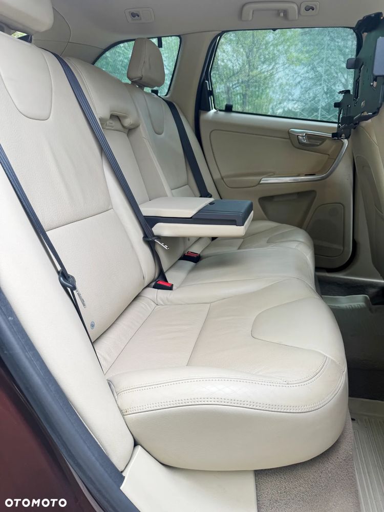 Volvo XC 60 2.4D AWD Summum - 28