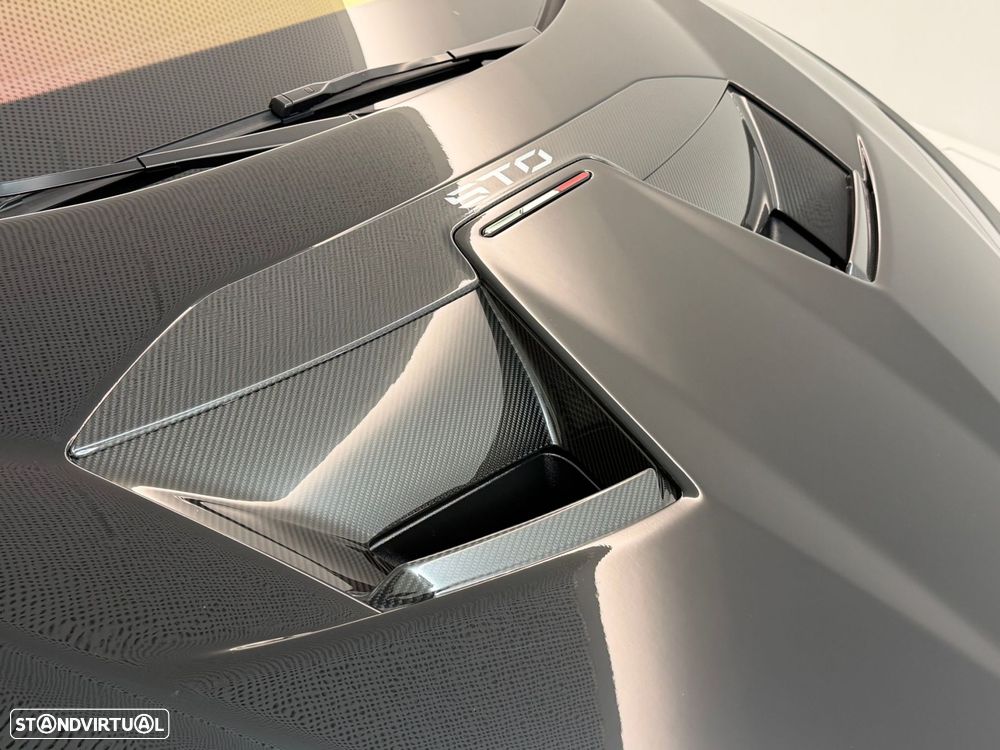 Lamborghini Huracán STO - 13