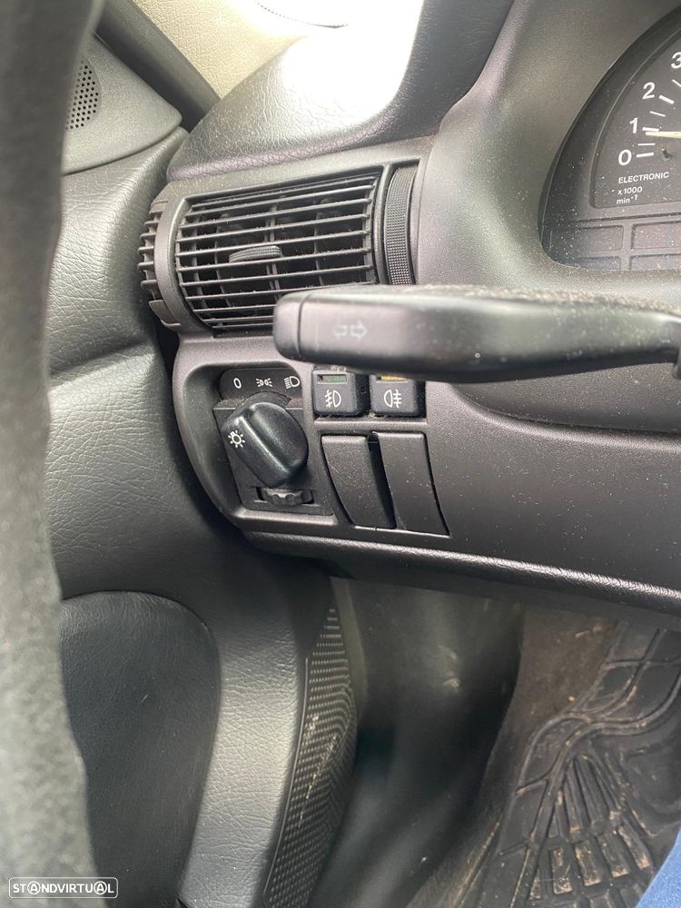 Opel Astra 1.6i Sport - 9