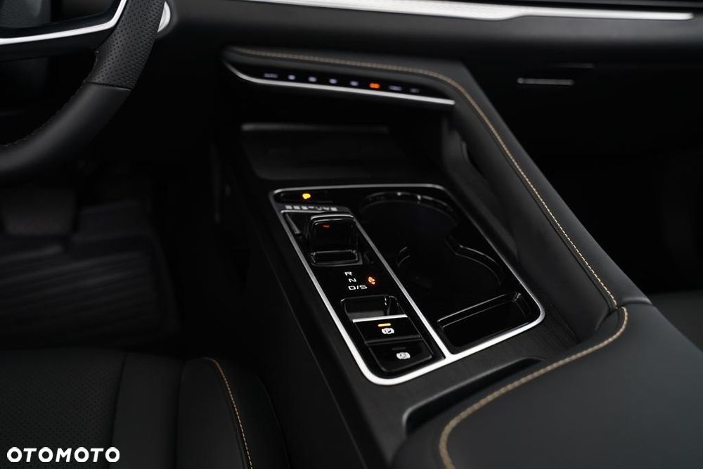 Bestune B70 2.0T Elegance - 25