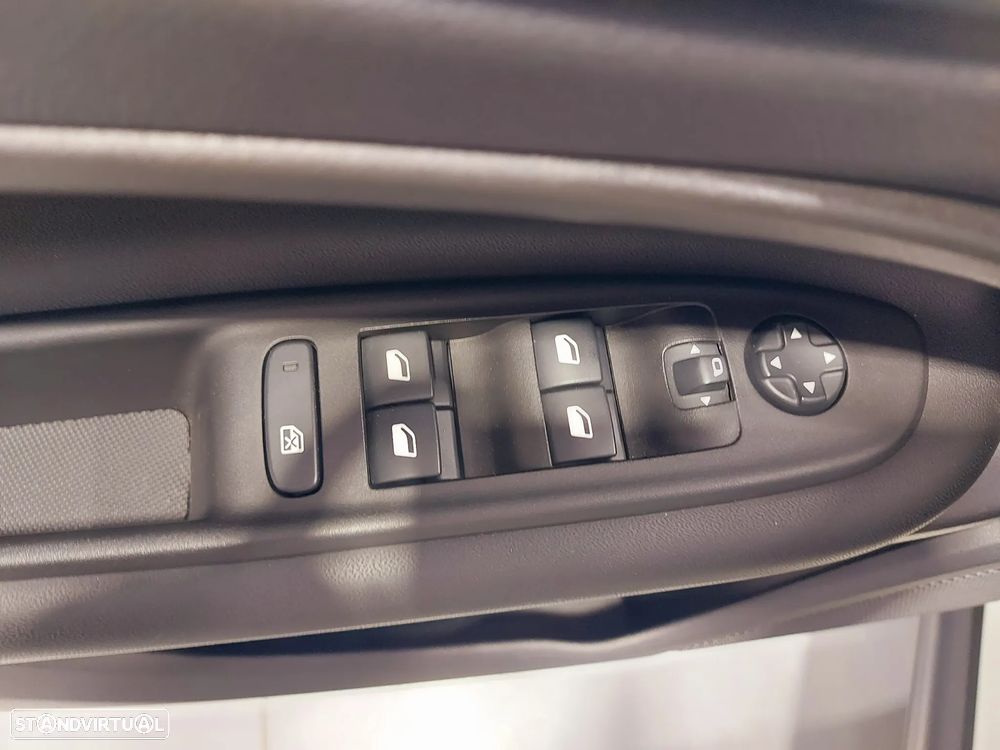 Jeep Avenger 1.2 GSE T3 Altitude - 10