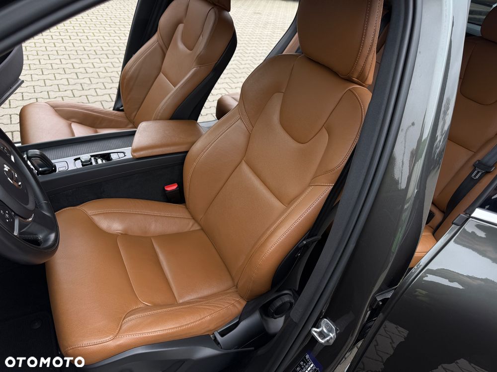 Volvo XC 60 B4 B Geartronic Momentum Pro - 24