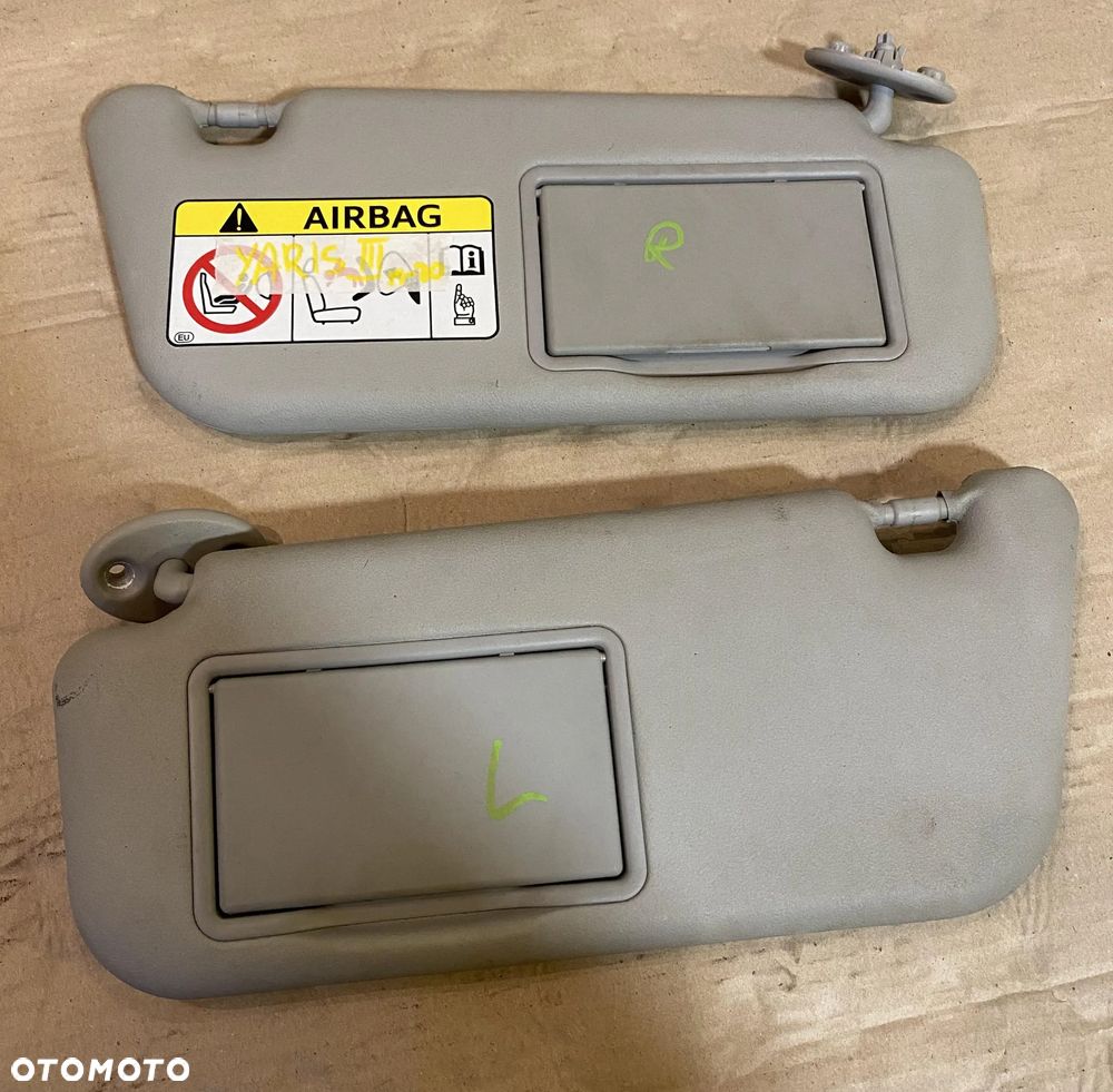Osłona przeciwsłoneczna słonecznik Toyota Yaris III 2015-20 prawy OE - 1
