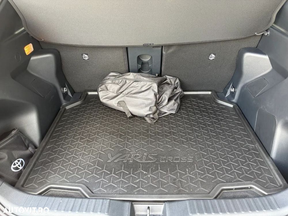 Toyota Yaris Cross 1.5 VVT-i HSD 4x2 Dynamic - 30