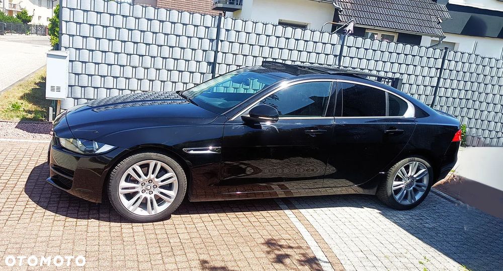 Jaguar XE 25t Pure - 1