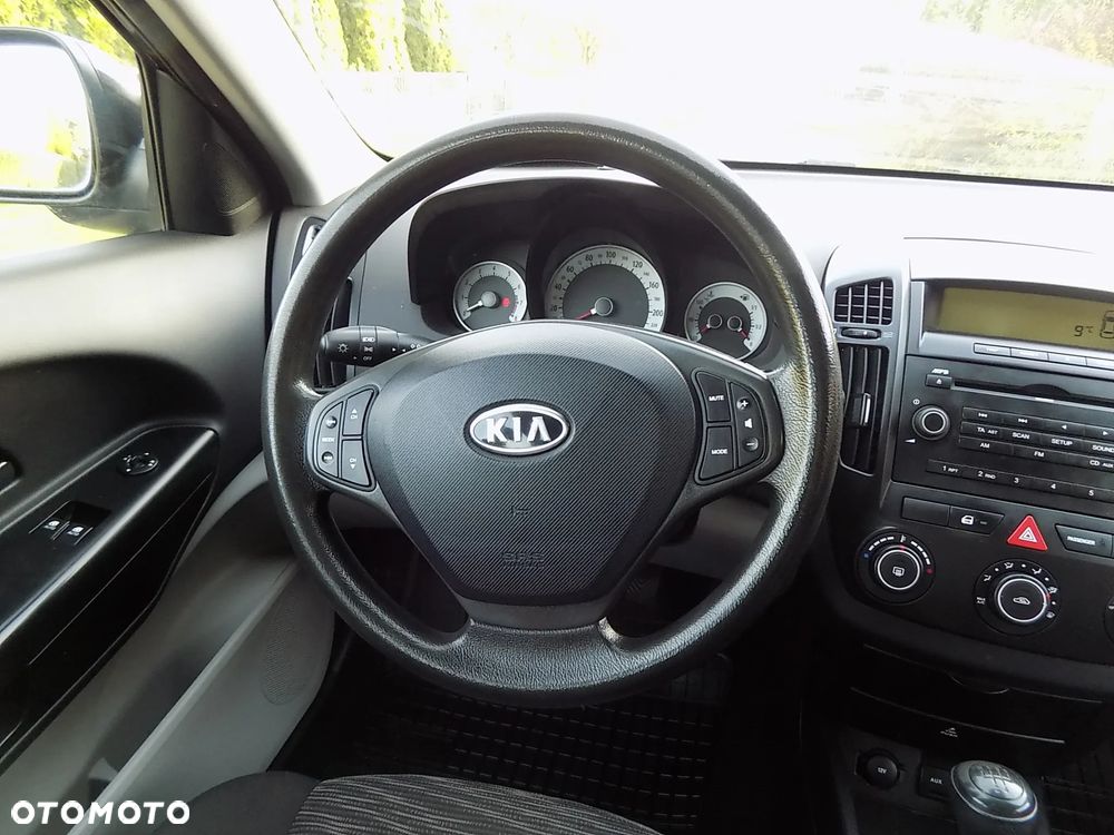 Kia Ceed - 10