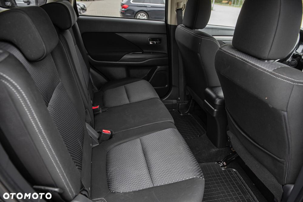 Mitsubishi Outlander 2.2 DI-D 4WD Automatik Diamant Edition - 29