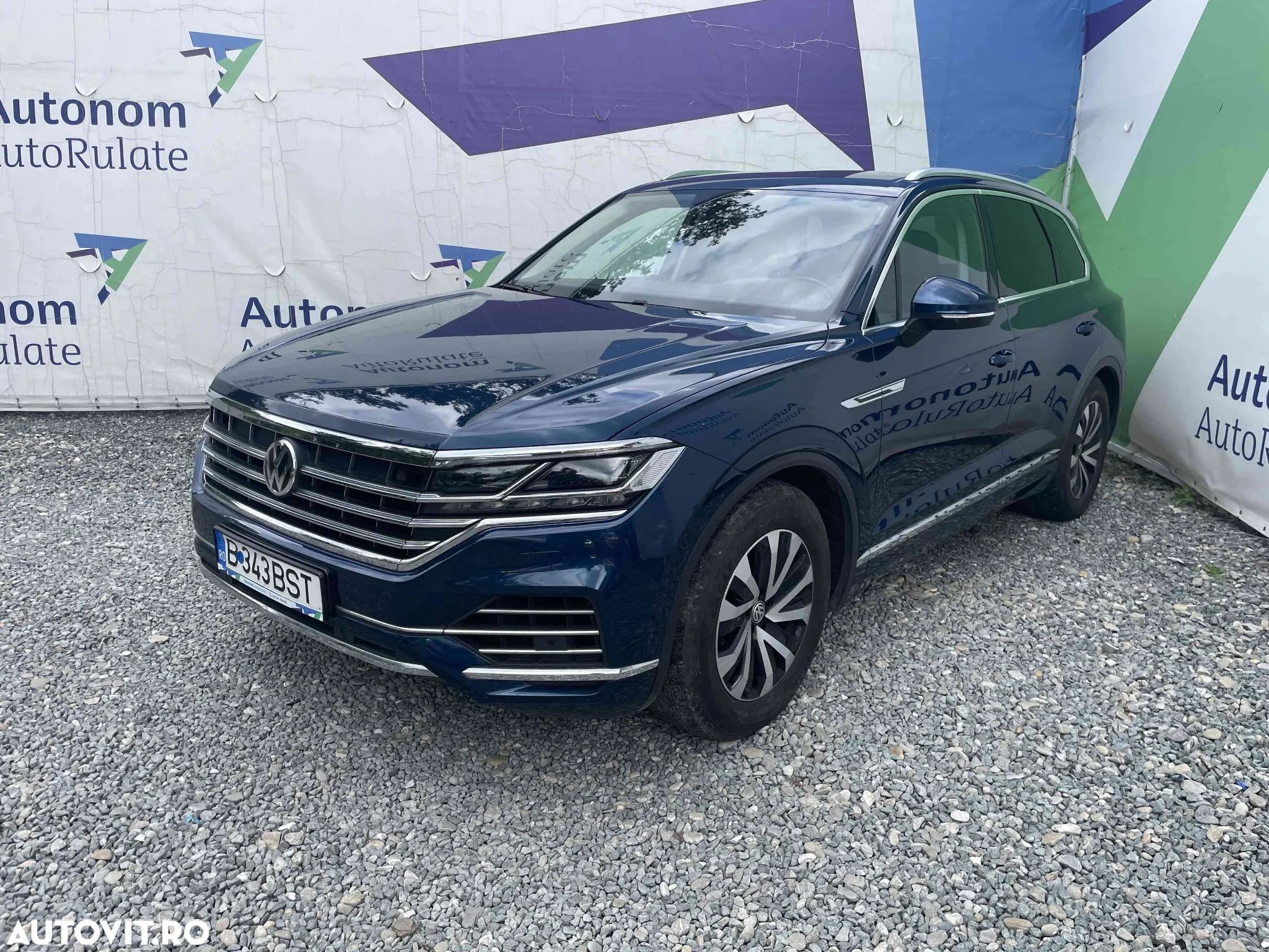 Volkswagen Touareg - 1