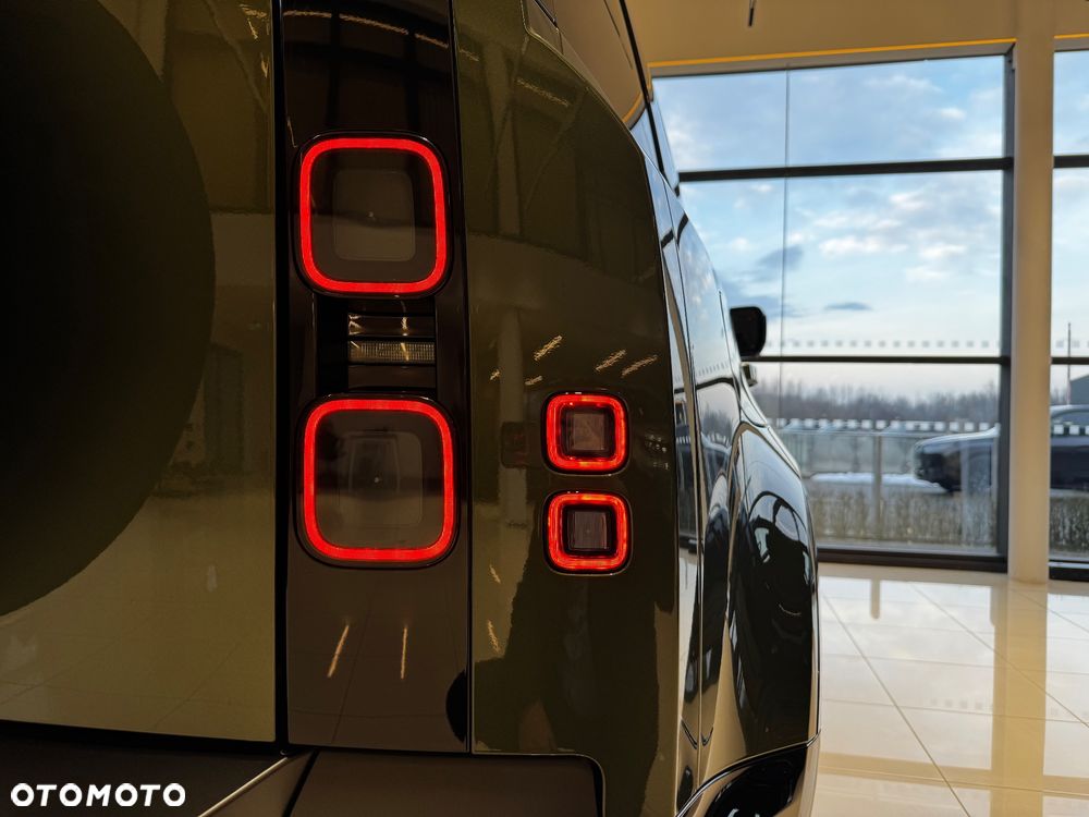 Land Rover Defender - 6