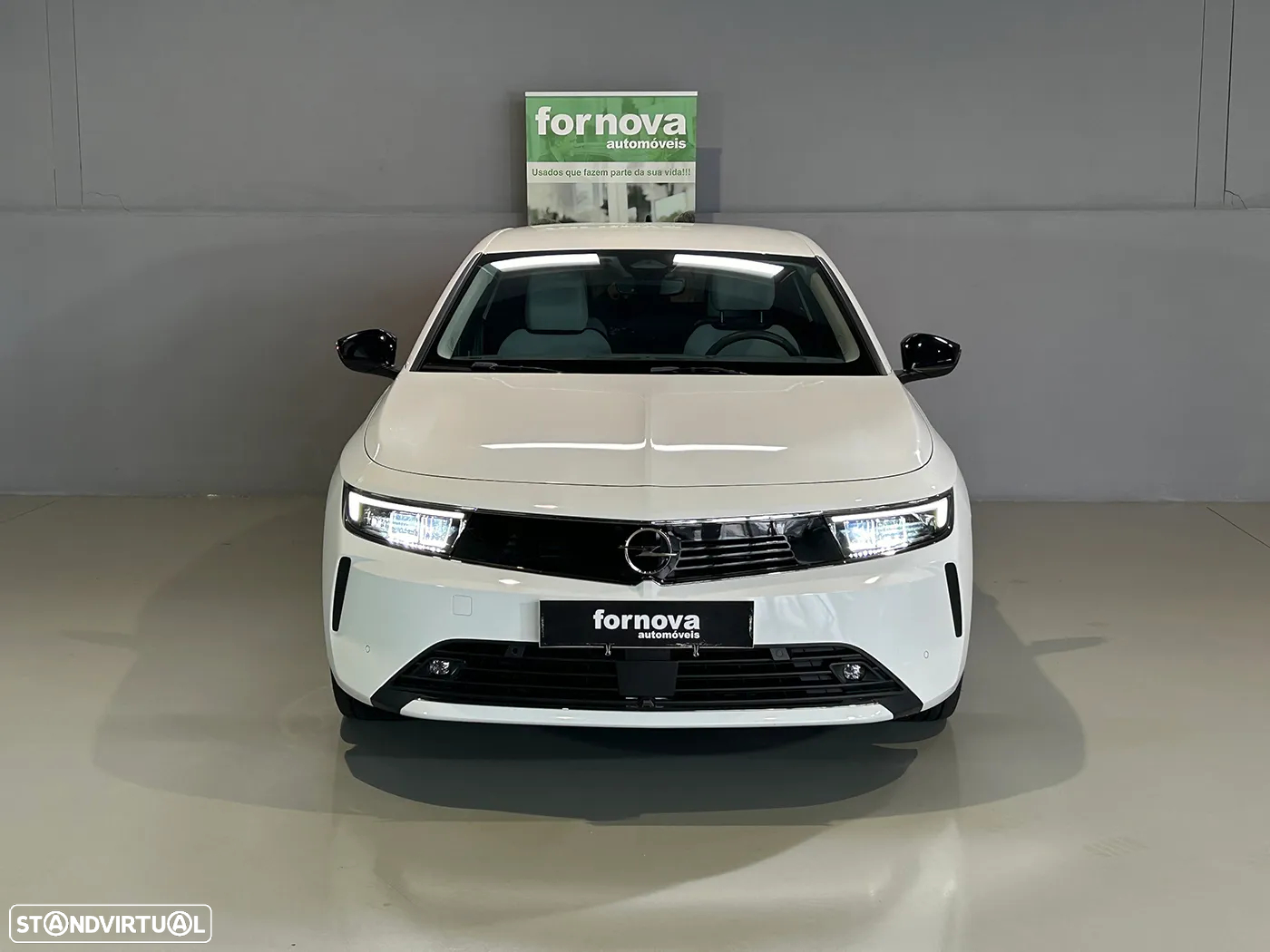 Opel Astra 1.2 T Elegance - 4