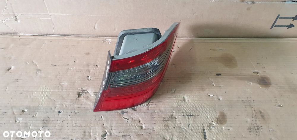 Lampa prawy tył tylna prawa Mercedes E-Klasa W211 Lift Kombi A2118202864 - 2